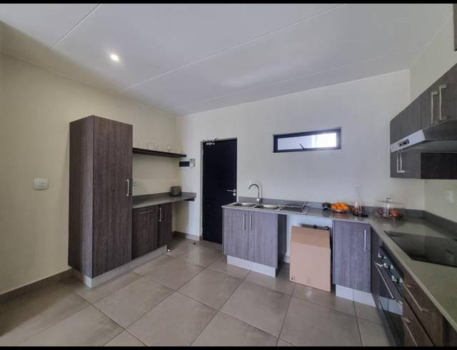 2 BEDROOM APARTMENT FOR SALE IN BRYANSTON